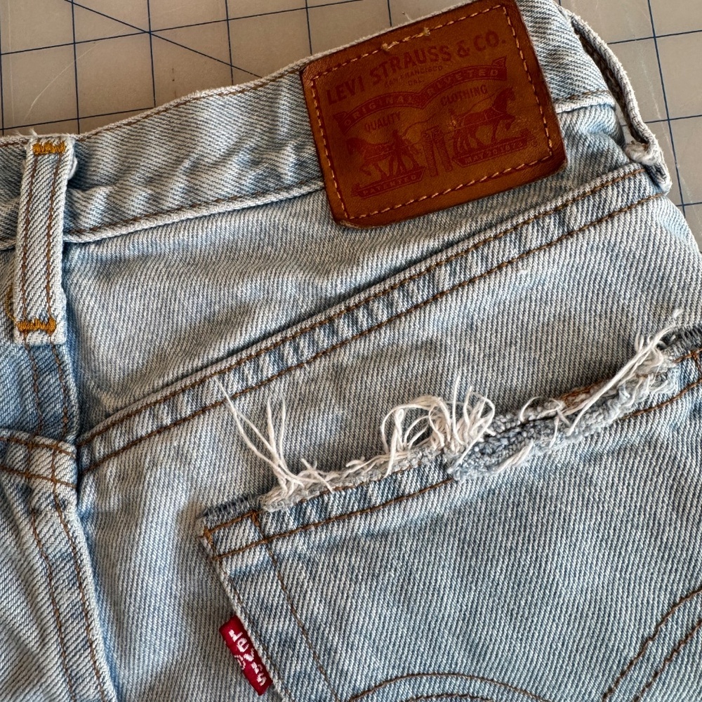 Ladies Levi's Light Wash Denim